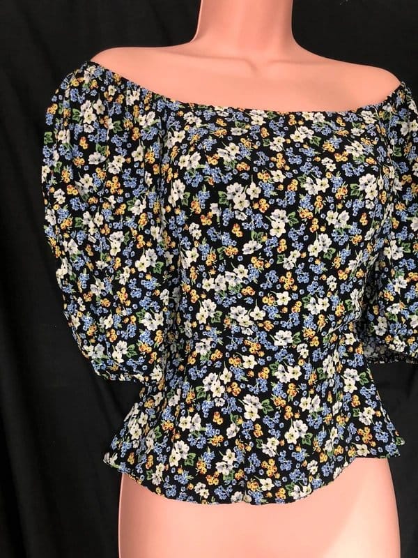 New Look Women’s new look floral off shoulder top with tie waist size 10 - 1