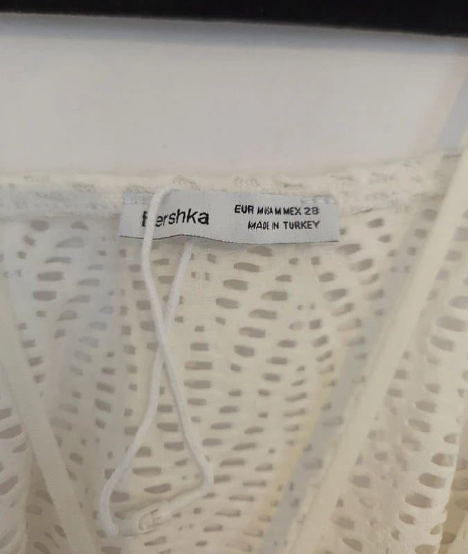 Bershka Ladies size medium Bershka White Lace Spaghetti Strap cropped crop Top summer