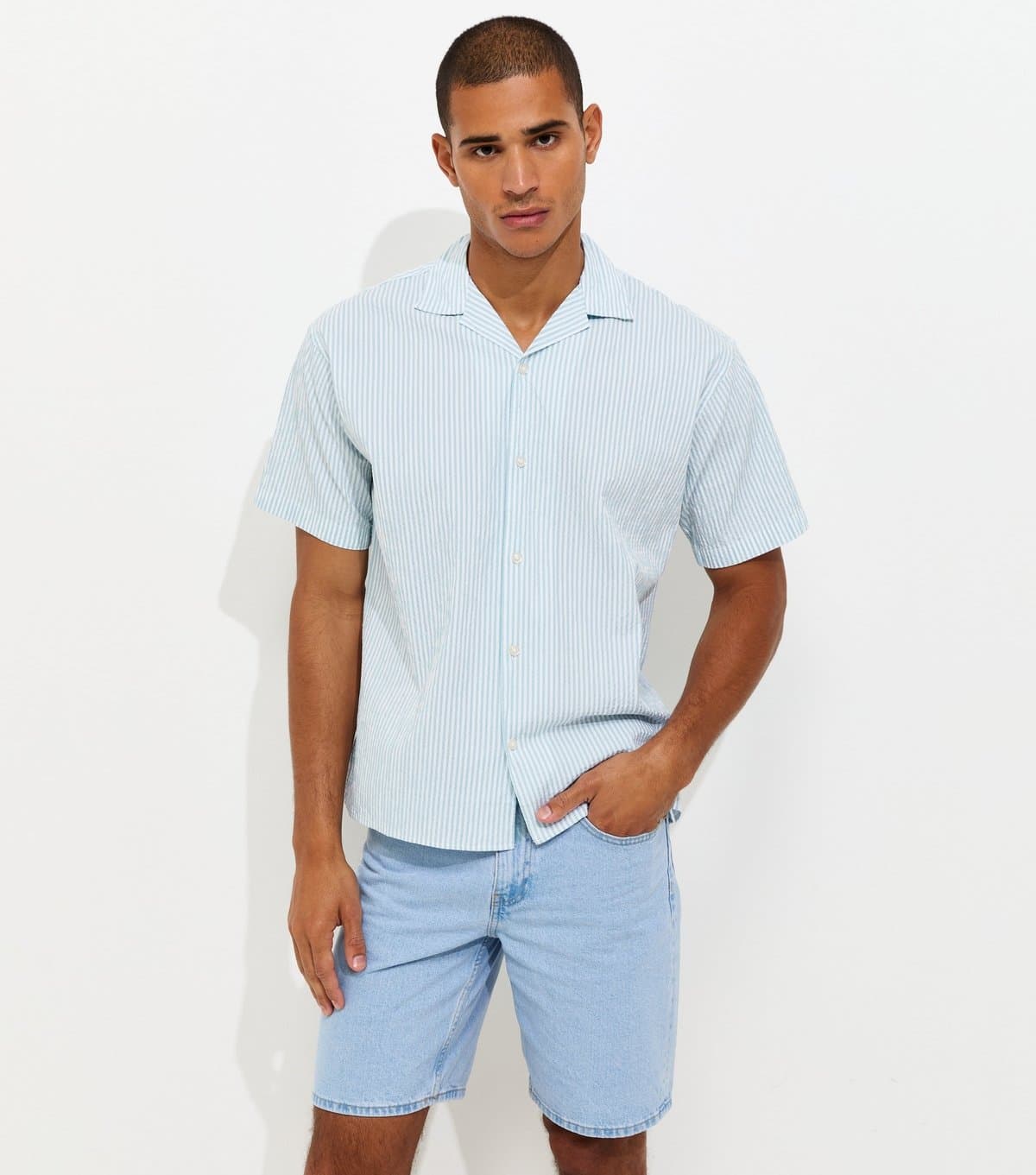 jack & jones Men's Light Blue Cotton Rich Seersucker Resort Short Sleeve Shirt Jack & Jones New Look