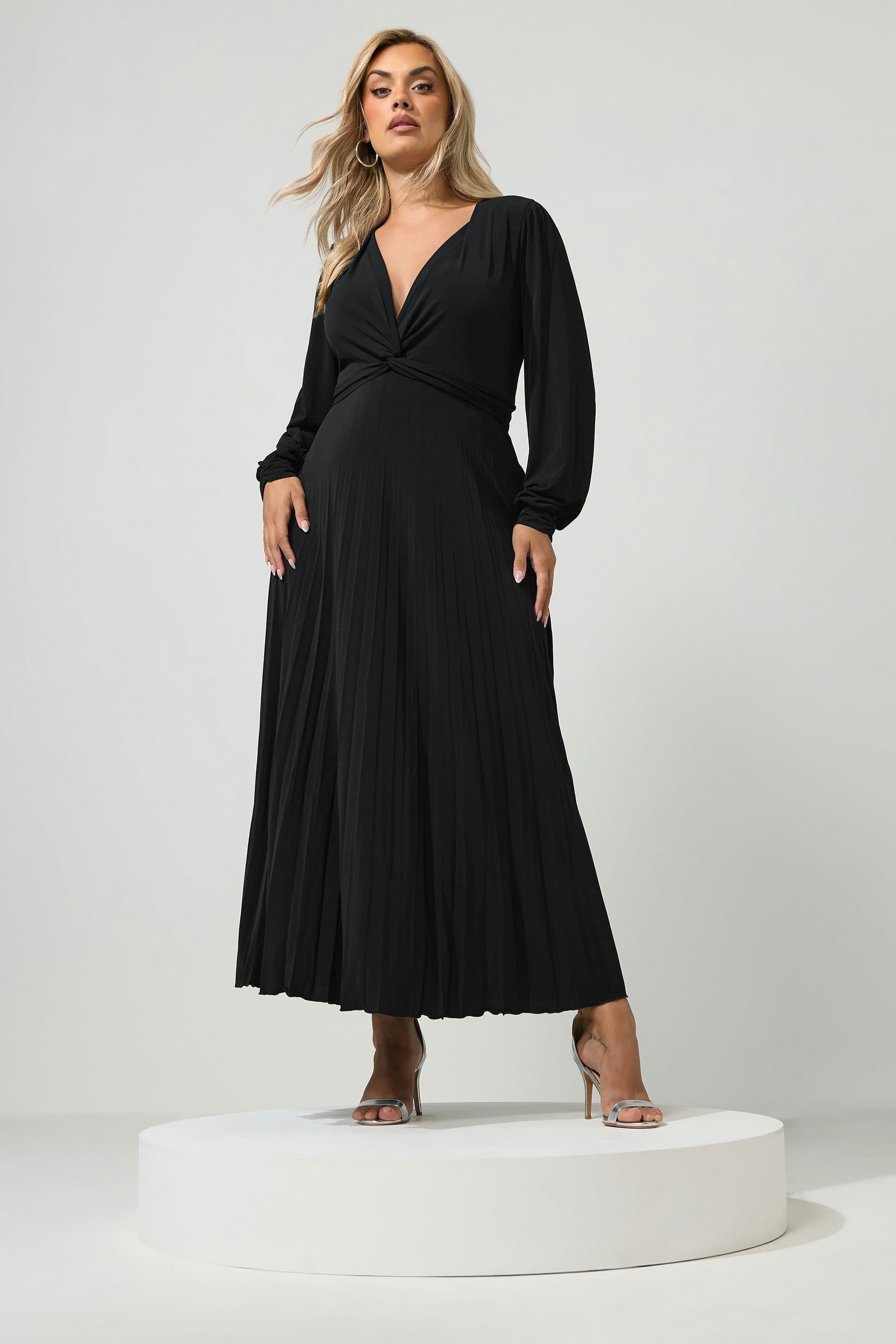 Yours Yours Women's Knot Pleated Maxi Dress in Black