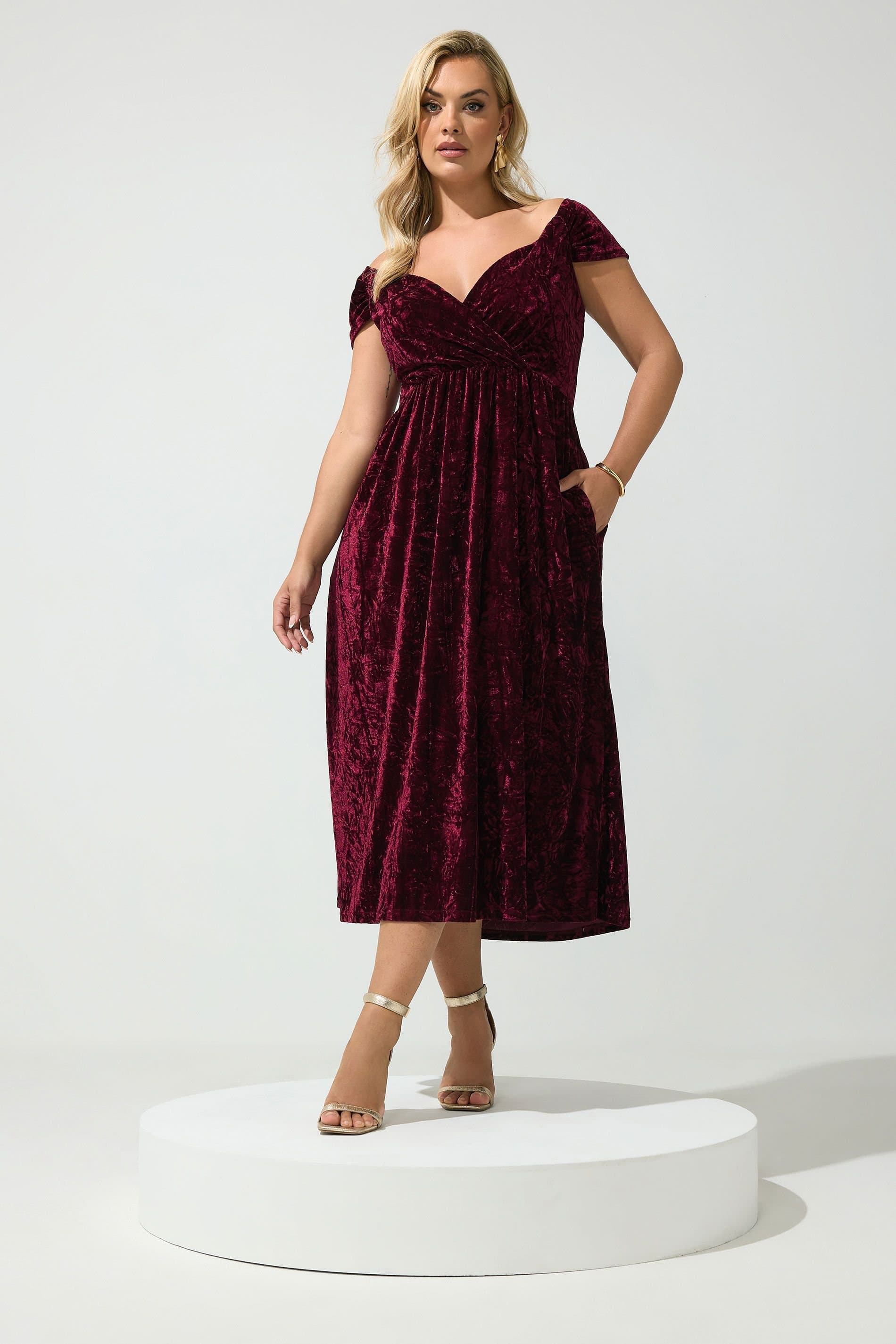 Yours Yours Women's Velvet Midi Dress in Red