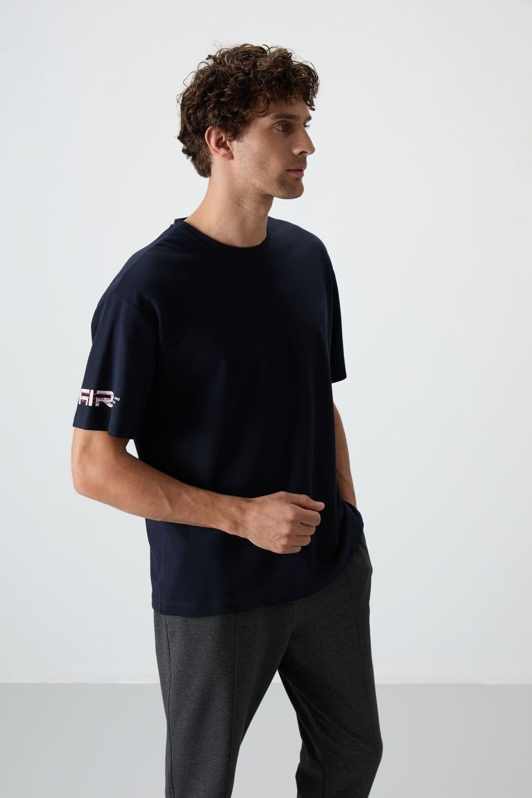 Tommy Life Tommy Life Men's Printed Oversized Crew Neck T-Shirt in Navy - 4