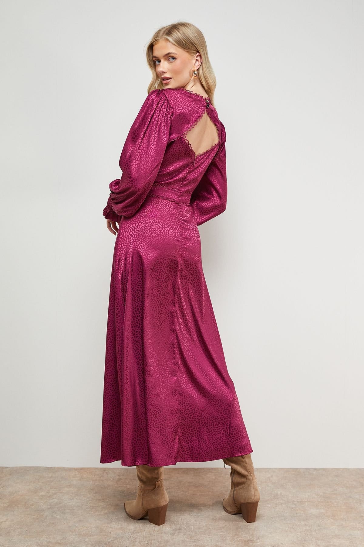 Oasis Oasis Women's Jacquard Satin Midi Dress in Berry - 4
