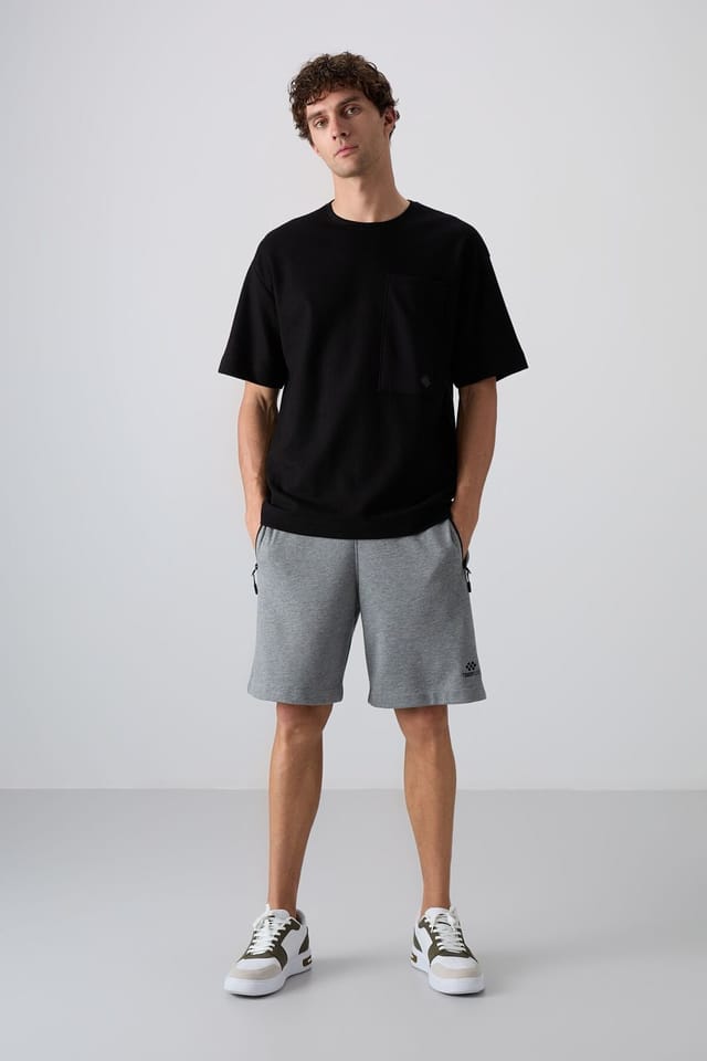 Tommy Life Tommy Life Men's Oversized Cotton-Blend Crew Neck T-Shirt With Pocket in Black - 2