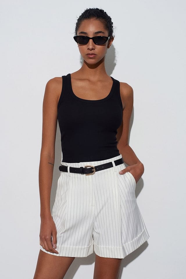 Dilvin Dilvin Women's High-Waist Striped Crepe Tailored Shorts in Off-White - 3