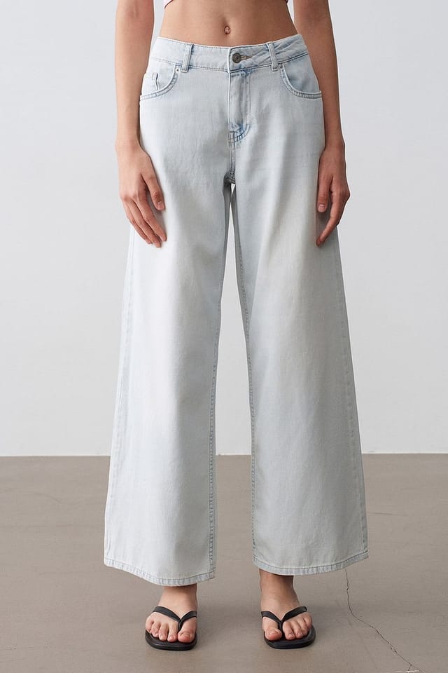 Dilvin Dilvin Women's Low-Waist Wide-Leg Cotton Denim Jeans in Light Blue - 3
