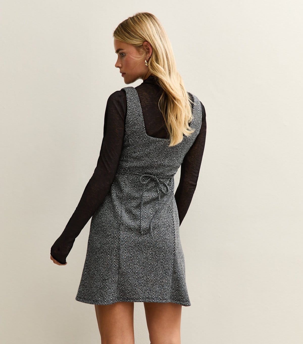 New Look Women's Petite Black Herringbone Jacquard Pinafore Mini Dress New Look - 4