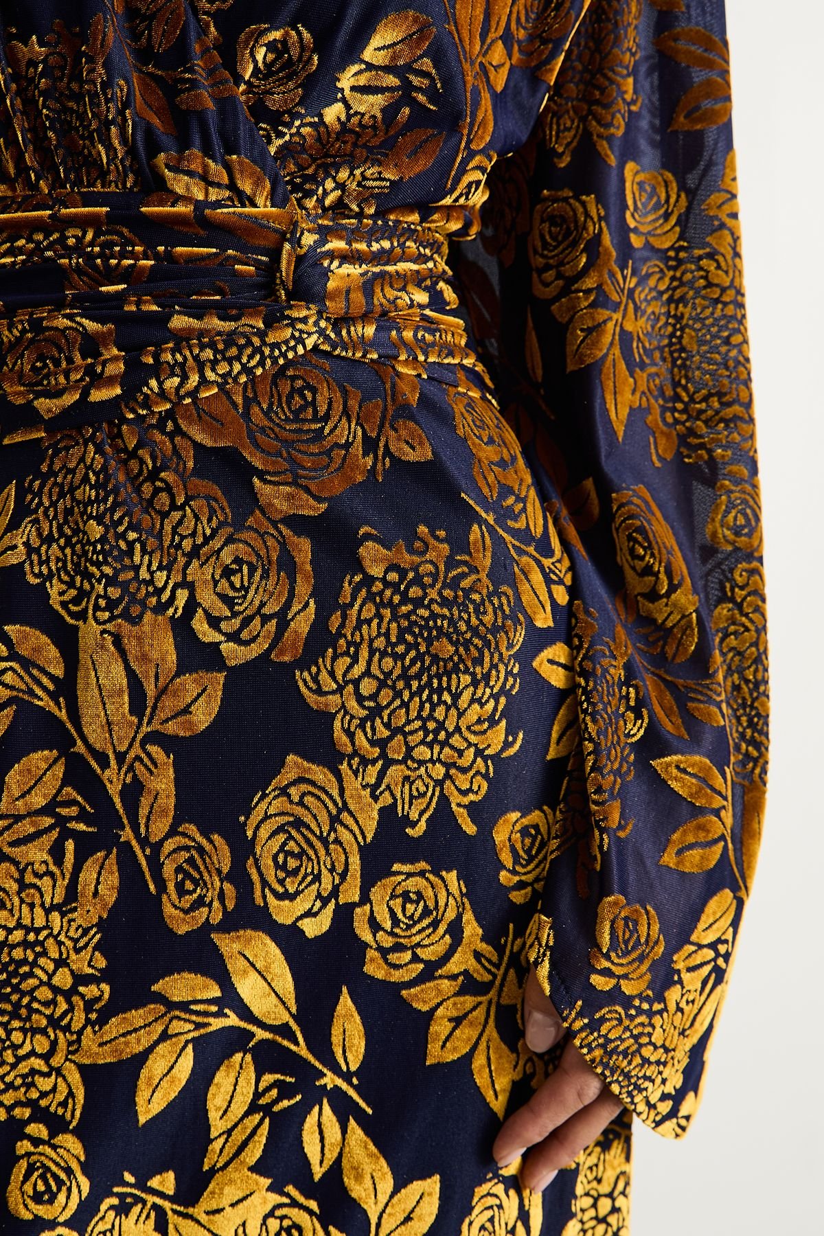 Warehouse Warehouse Women's Petite Devore Plunge Neck Knot Waist Balloon Sleeve Midi Dress in Navy - 4