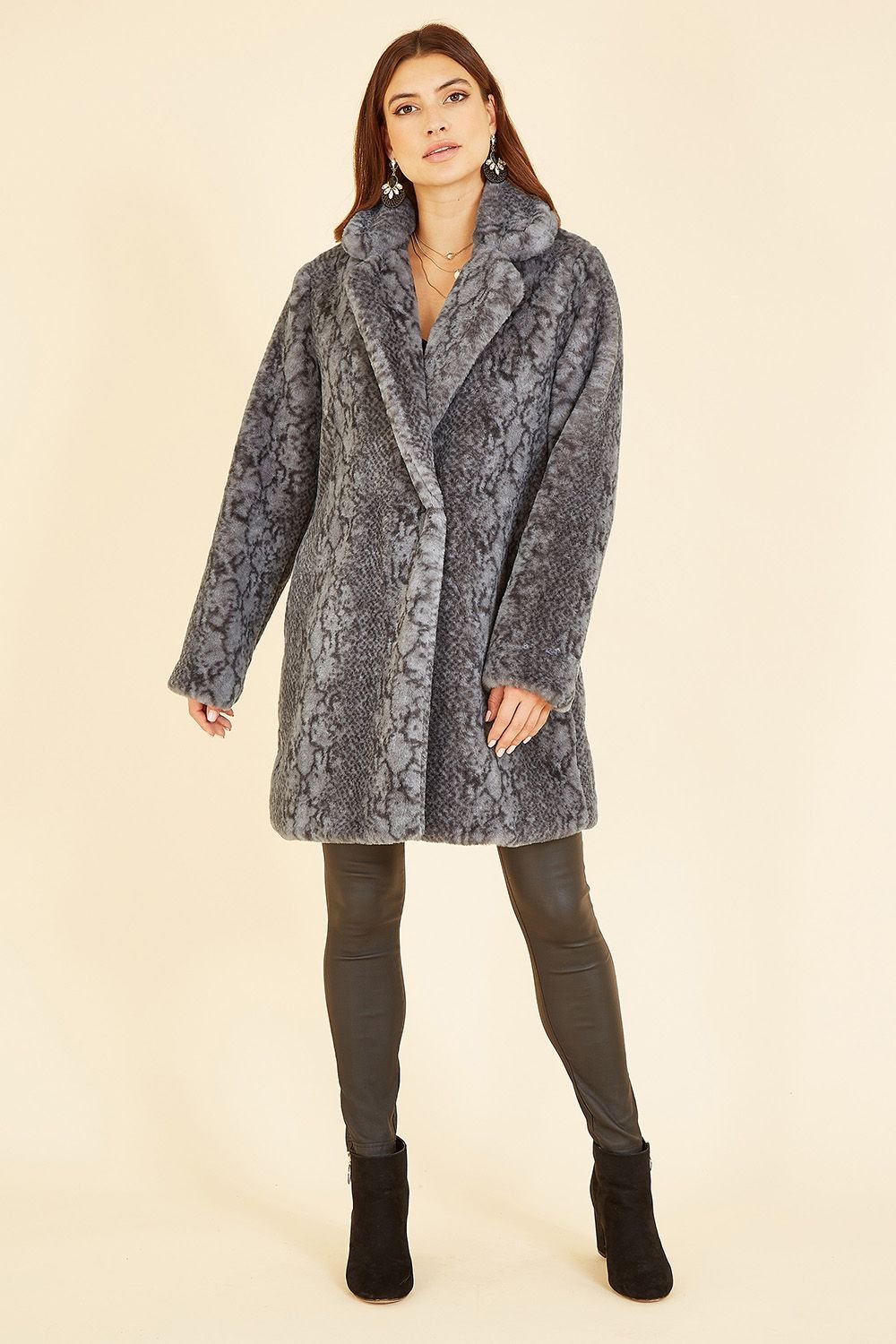 Yumi Yumi Women's Grey Snakeskin Print Faux Fur Coat - 2