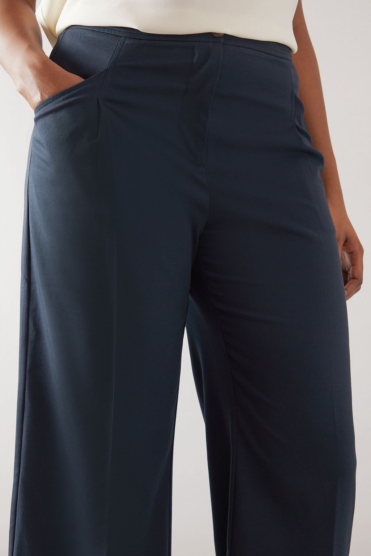 Wallis Wallis Women's Wide Leg Pleat Detail Trouser in Navy - 4
