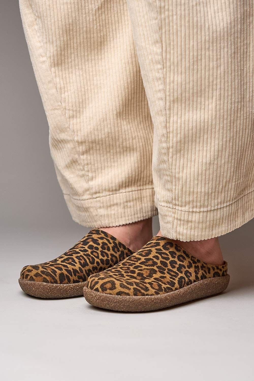 Moshulu Moshulu Women's Pevensey' Flexible Clogs in Brown