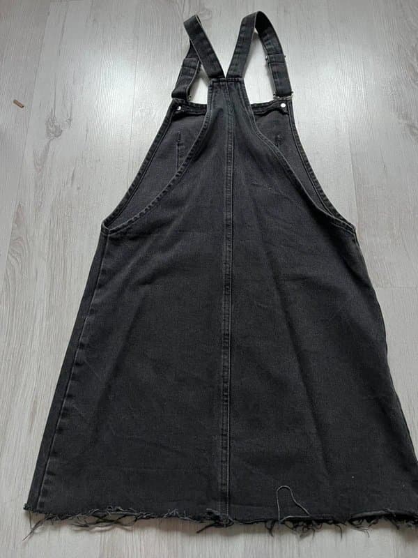 Denim Co Size 8 Floral denim pinafore dress with embroidered flowers in pink and white