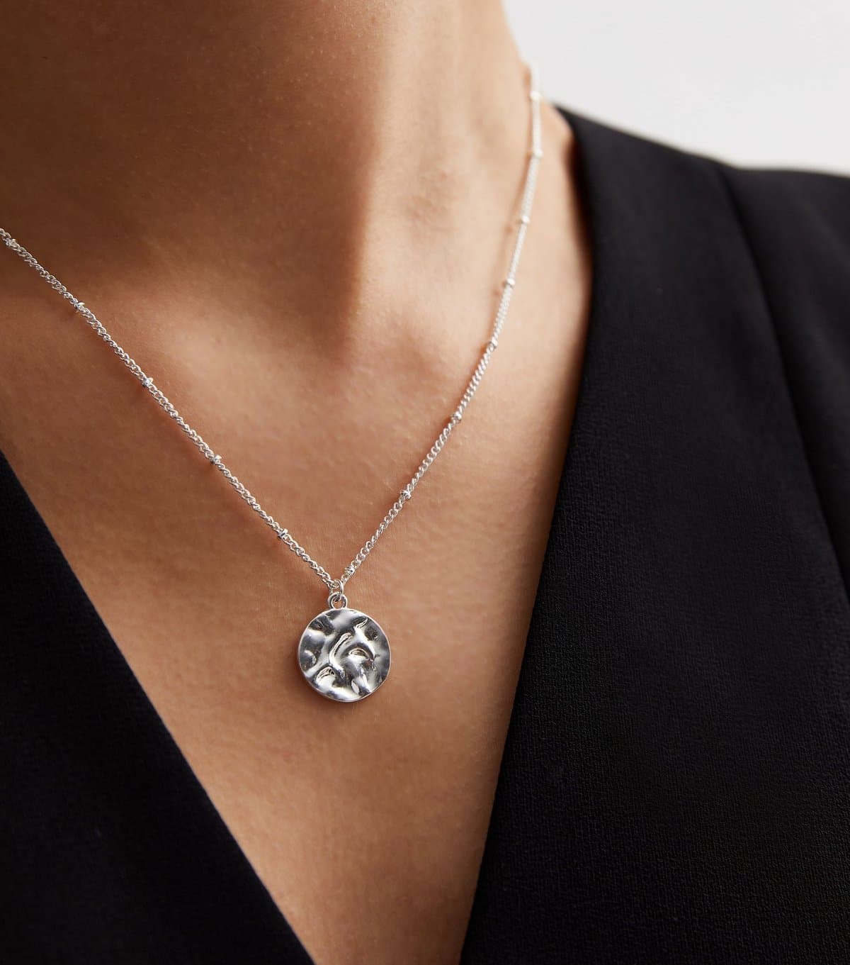 New Look Silver Plated Hammered Circle Pendant Chain Necklace New Look
