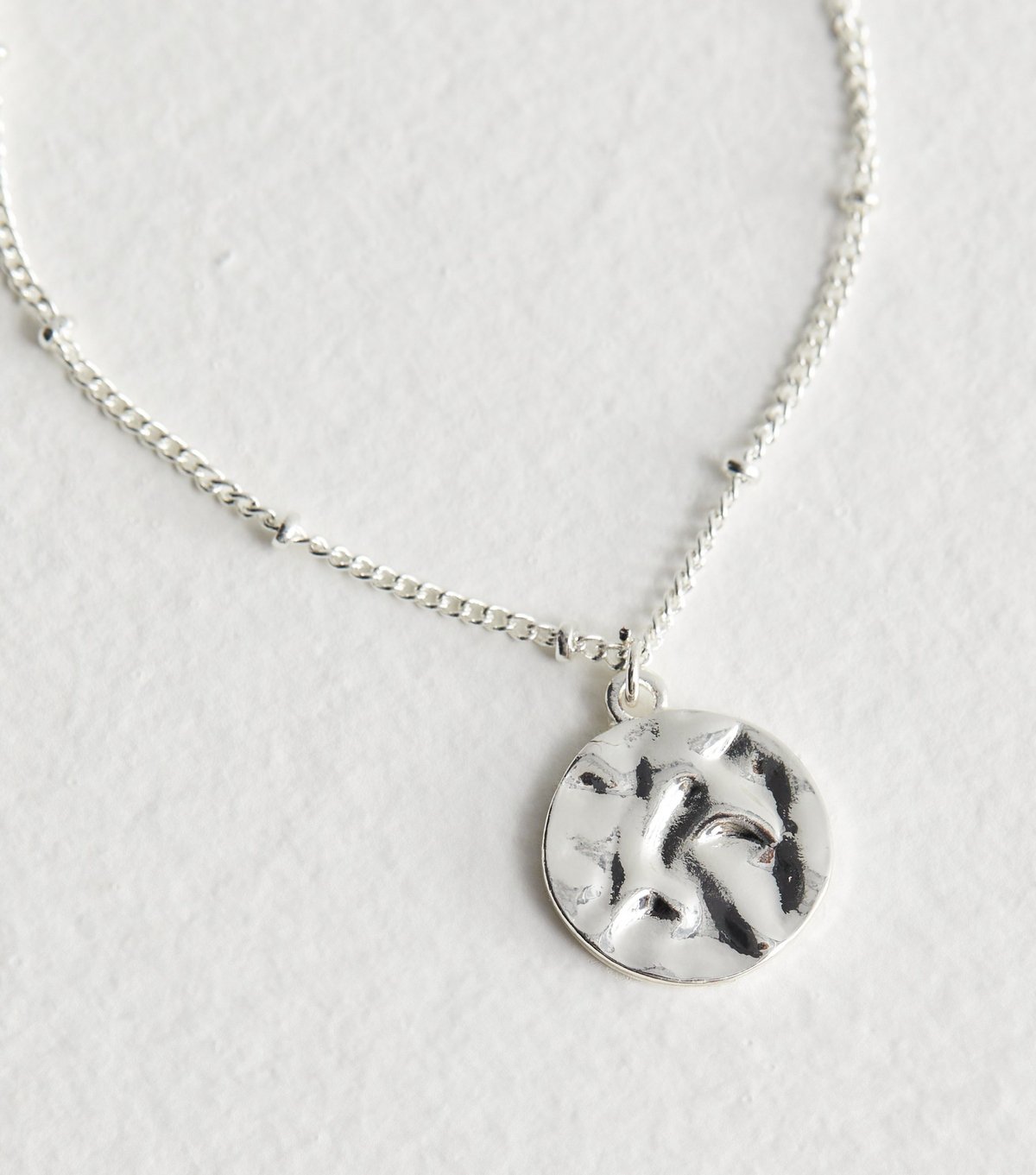 New Look Silver Plated Hammered Circle Pendant Chain Necklace New Look - 4