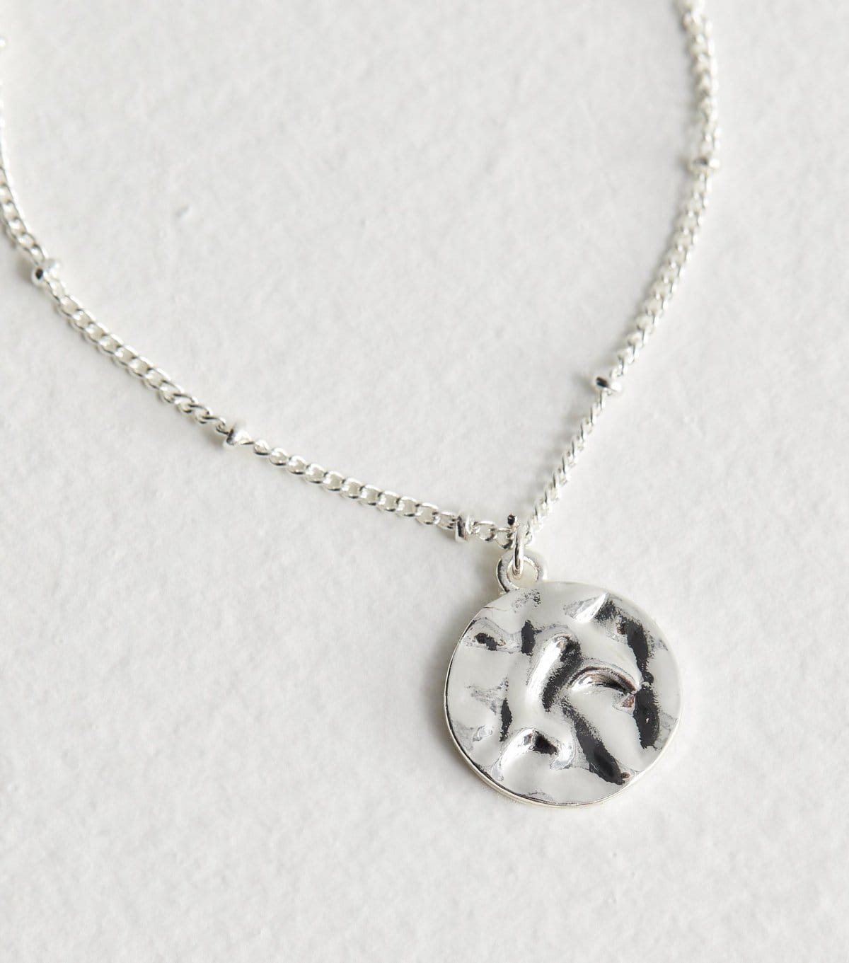 New Look Silver Plated Hammered Circle Pendant Chain Necklace New Look - 4