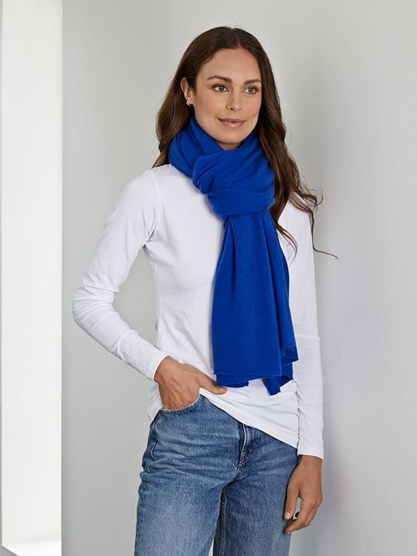 Cove Cove Women's Lola Cashmere Travel Wrap in Cobalt - 4