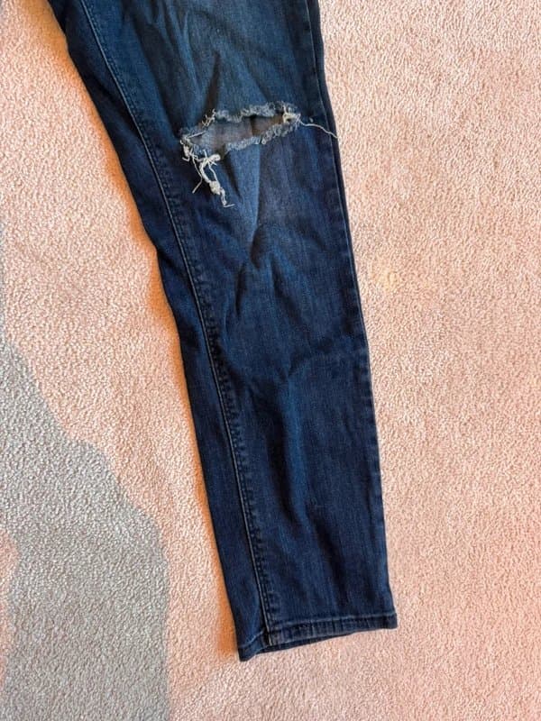 Topshop Topshop Moto size w32 l30 dark blue navy denim jeans ripped knee skinny