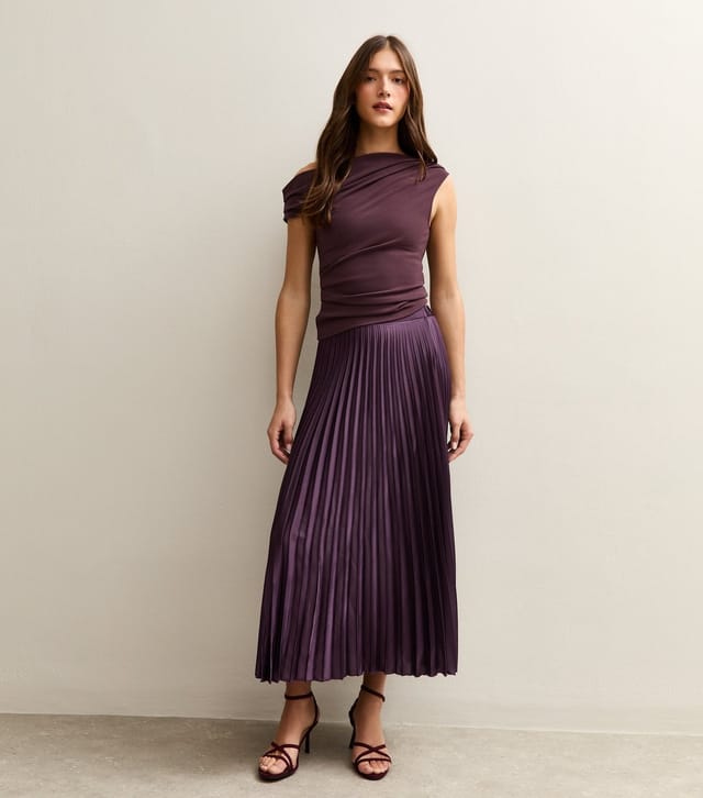 New Look Women's Dark Burgundy Satin Pleated Midi Skirt New Look - 3