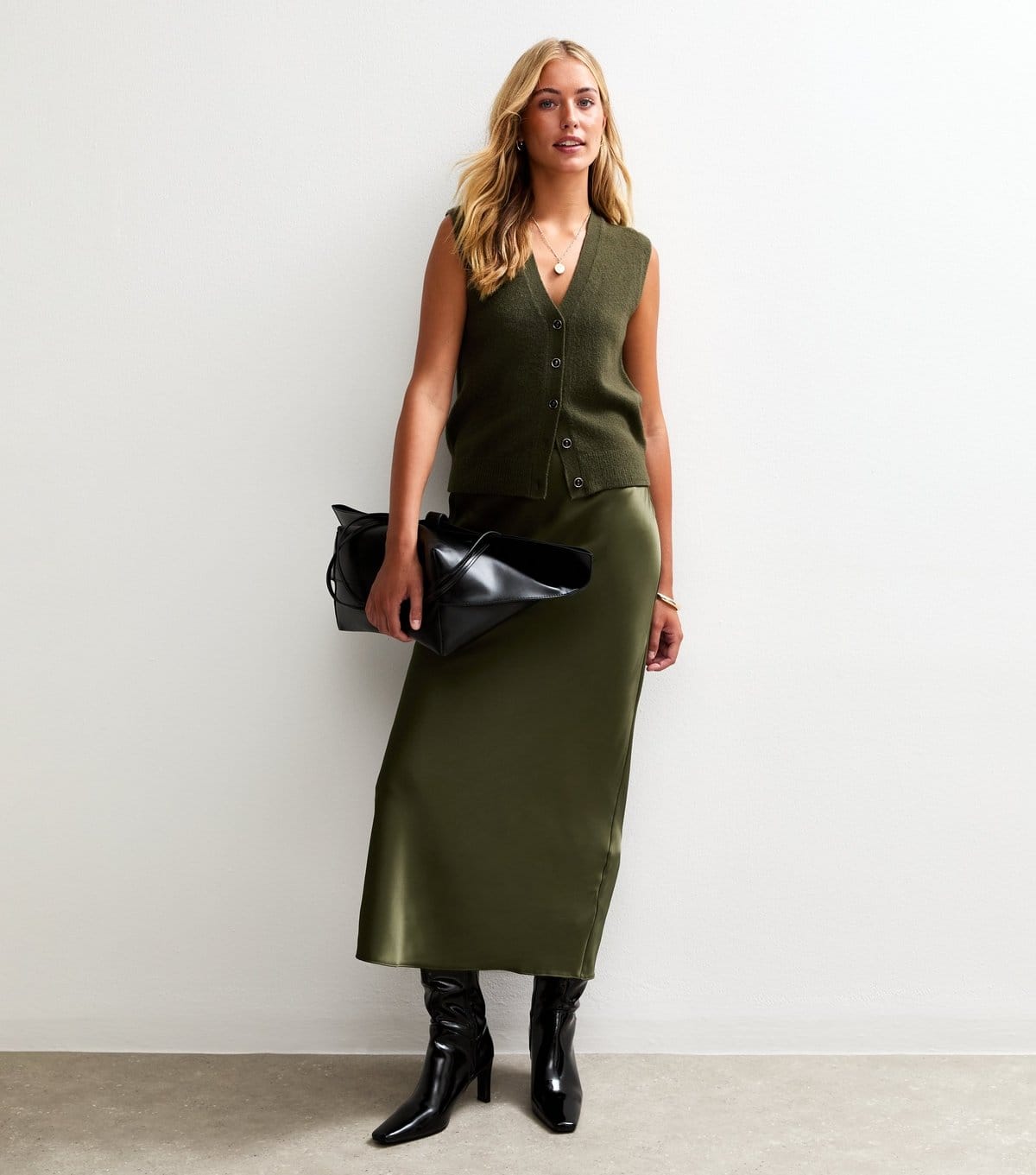 New Look Women's Tall Khaki Bias Cut Satin Midi Skirt New Look - 4