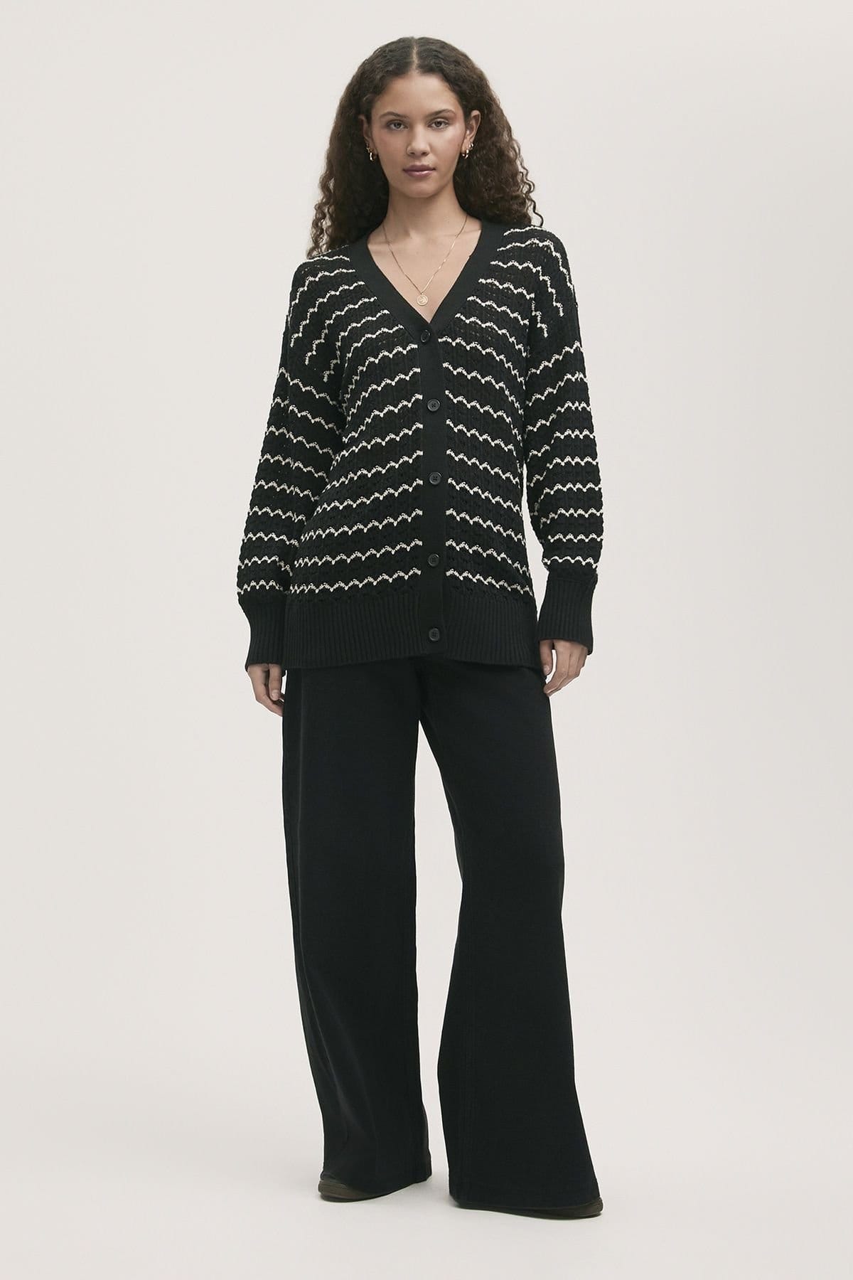 Finery London Finery London Women's Alena V-Neck Crochet Cardigan in Black - 4