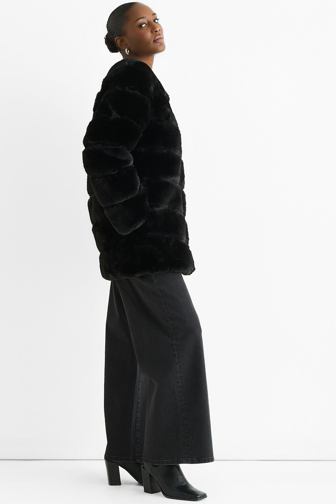 Gini London Gini London Women's Black Diagonal Cut Faux Fur Long Sleeve Jacket - 3