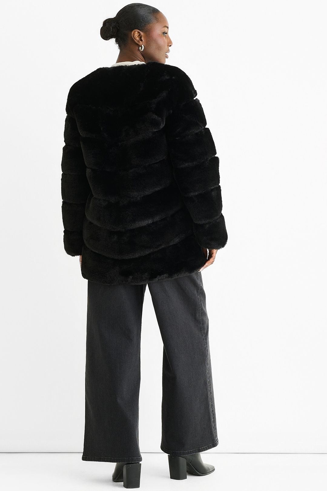 Gini London Gini London Women's Black Diagonal Cut Faux Fur Long Sleeve Jacket - 4