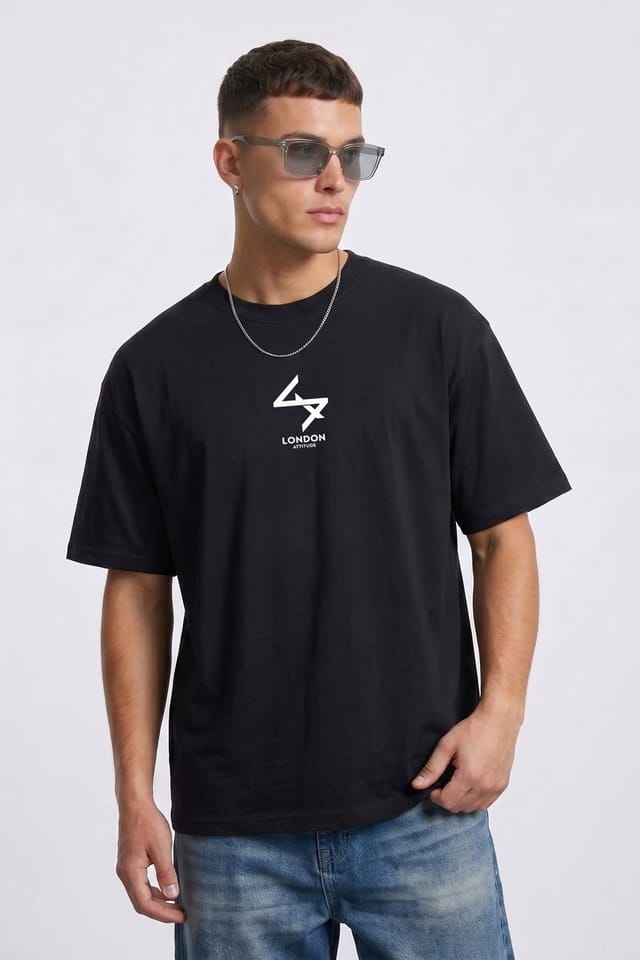LONDON ATTITUDE LONDON ATTITUDE Men's Oversized Heavyweight T-Shirt with Varsity Back Print in Black - 2