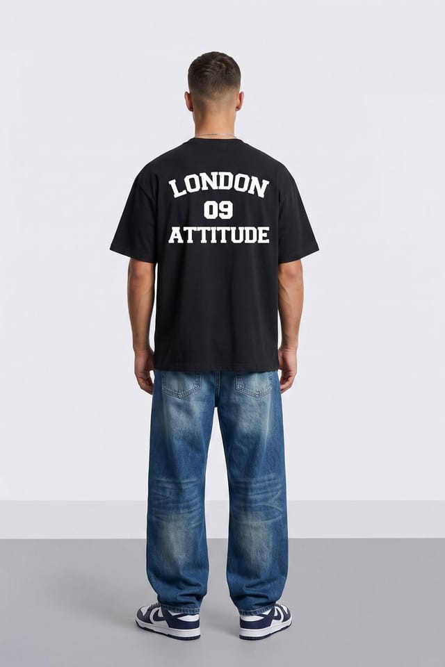 LONDON ATTITUDE LONDON ATTITUDE Men's Oversized Heavyweight T-Shirt with Varsity Back Print in Black - 3