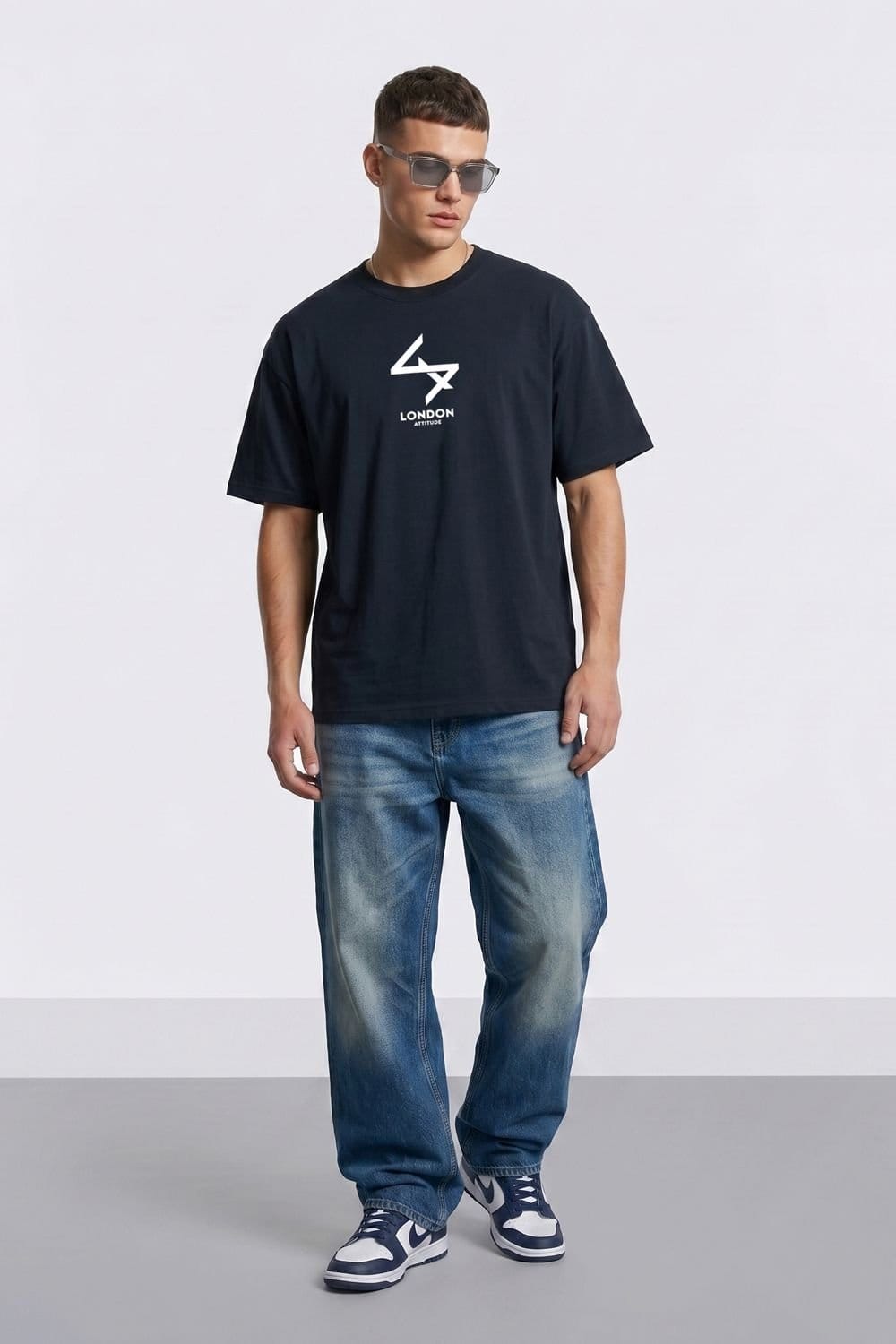LONDON ATTITUDE LONDON ATTITUDE Men's Oversized Heavyweight T-Shirt with Varsity Back Print in Black - 4