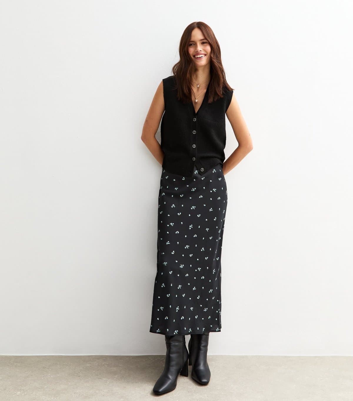 New Look Women's Black Floral Print Bias Cut Midi Skirt New Look