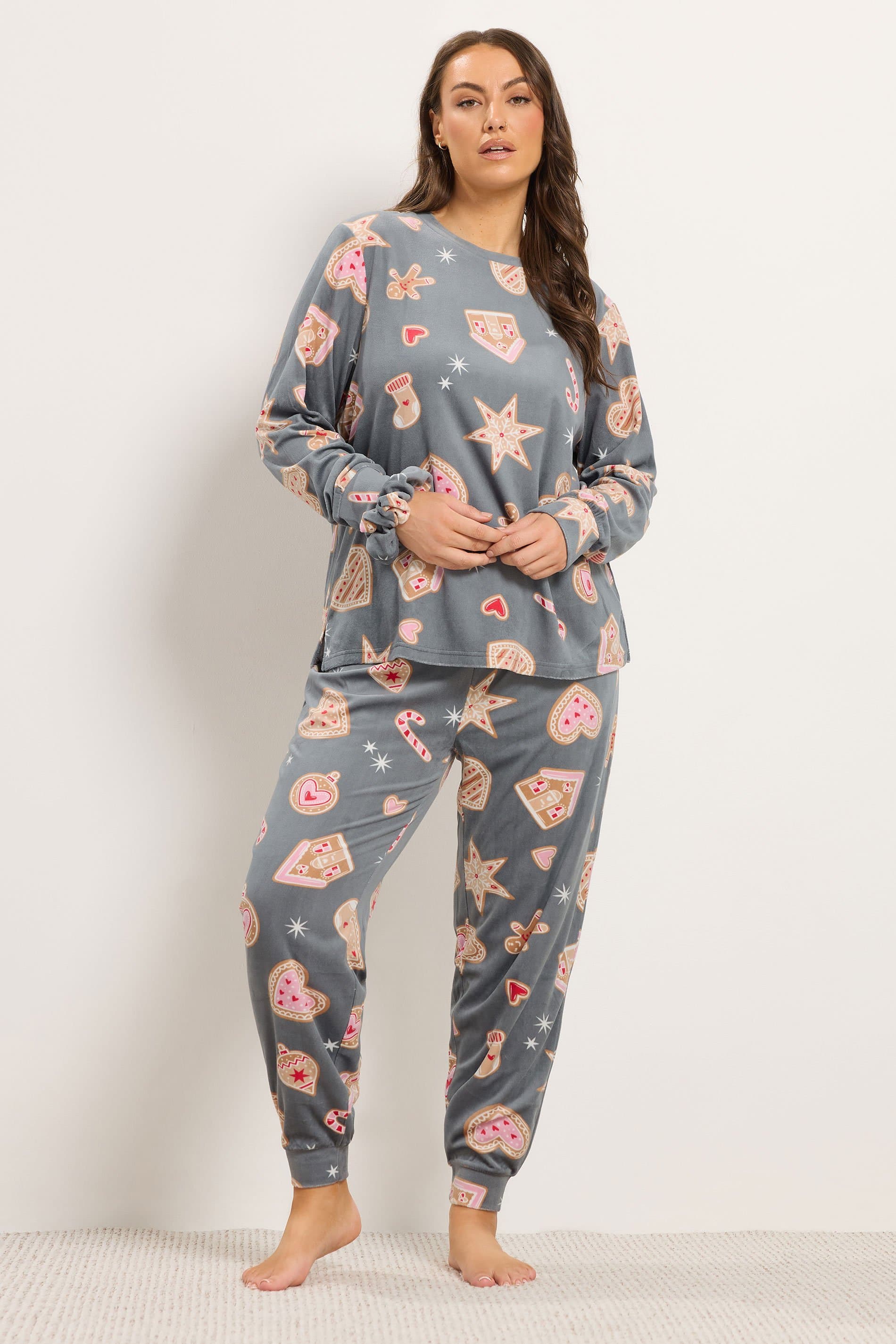 Yours Plus Size Grey Gingerbread Print Fleece Pyjama Set With Scrunchie