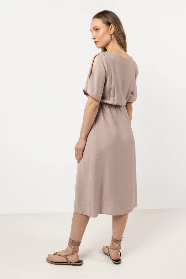 Love Lace Love Lace Women's Classic Loose Fit Boat Neck Day Dress in Brown - 2