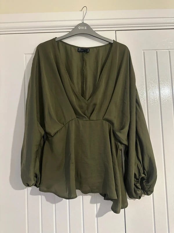 ASOS Design Silk Asos design Green V neck floaty top - 1