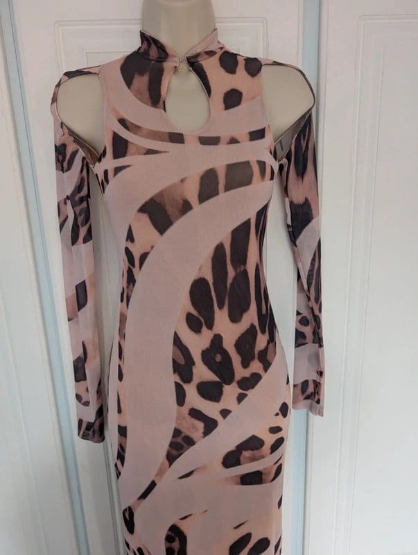 ASOS ASOS long sleeve cut out neck detail midi dress size 4-6 - 1
