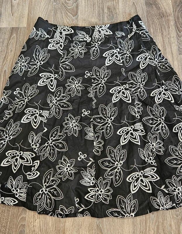 Punto Roma Punt Roma vintage embroidered skirt size 12