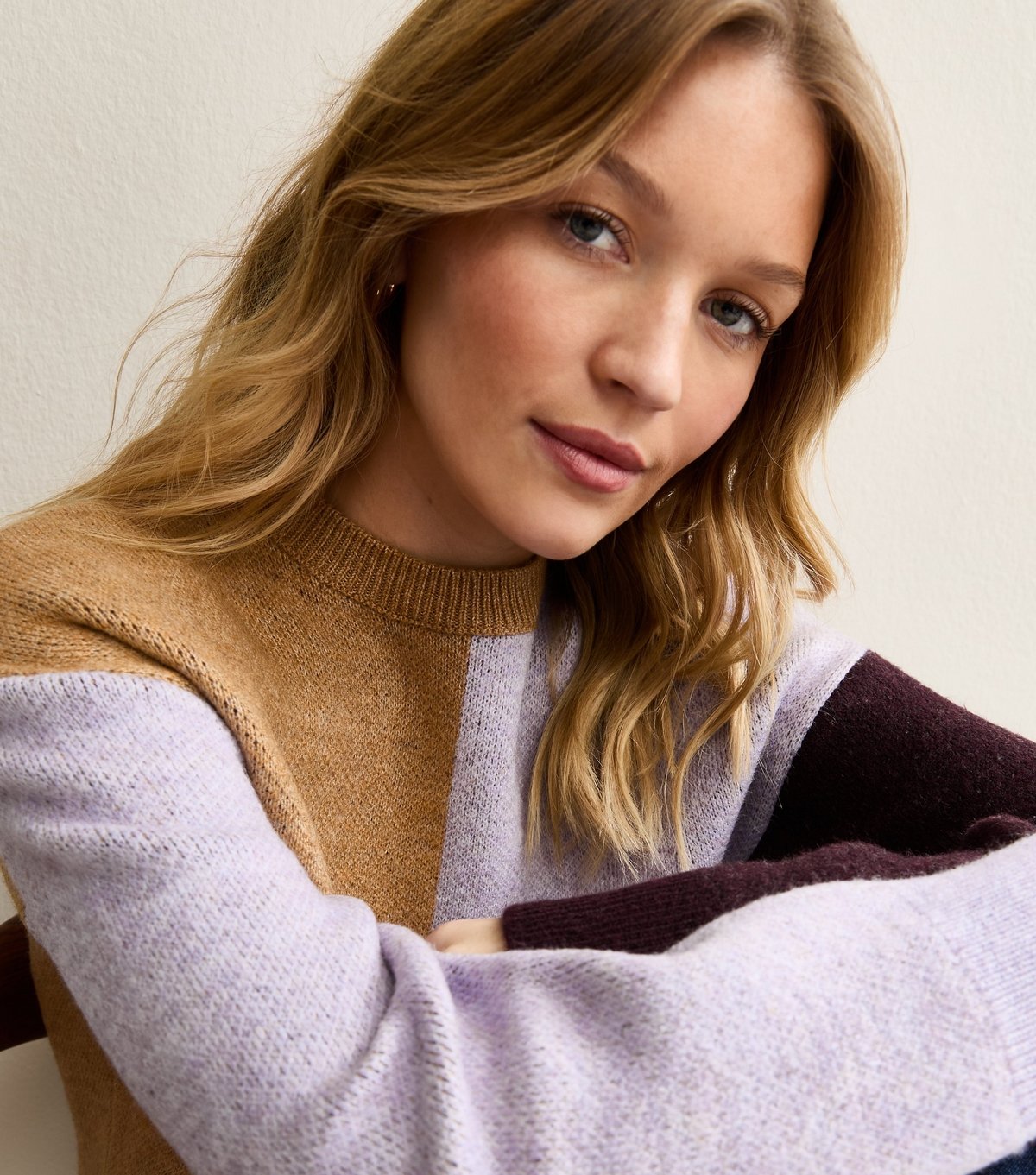 New Look Women's Purple  Camel and Burgundy Colour Block Crew Neck Jumper New Look - 2