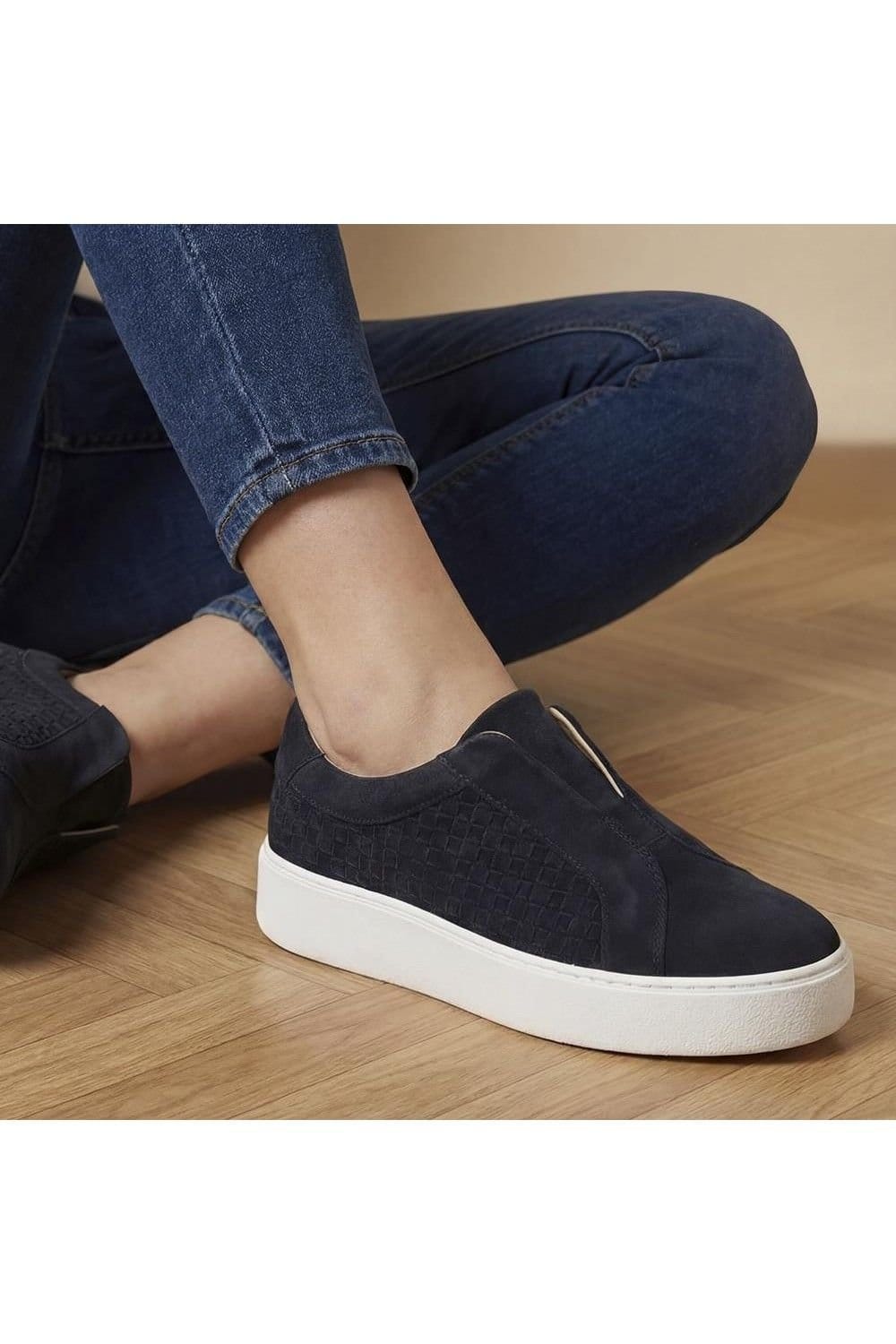 Jones Bootmaker Jones Bootmaker Women's Fernanda Slip-on Trainers in Navy - 4