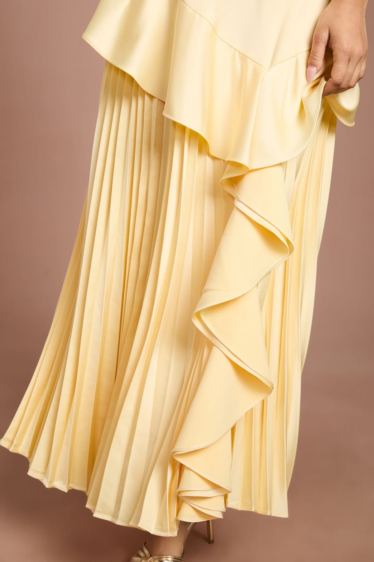 Coast Coast Women's Petite Sleeveless Ruffle Pleat Satin Back Crepe Dress in Lemon - 4