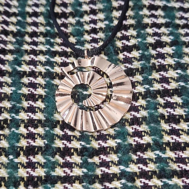 mixed Crinkle Shell Pendant, Double Chain Necklace, Velvet Lion Choker + Card Holder Bundle (£5 Per Item)