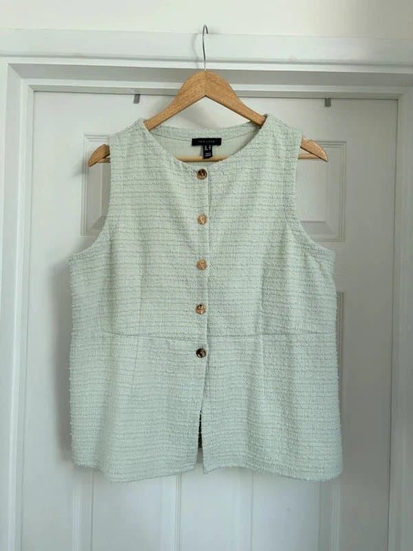 New Look Lovely Women’s New Look Sage Green Textured Waistcoat Top size 18