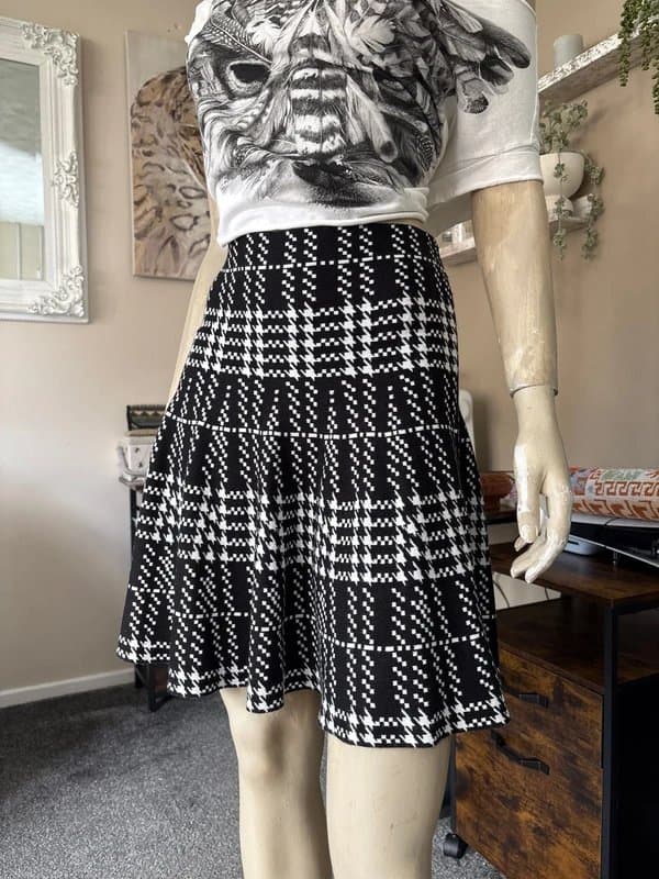 New Look New Look high waisted stretchy soft thick knitted feel skirt