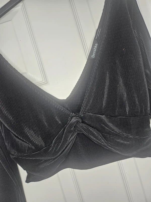 Bershka Bershka black long sleeve velvet-look plissé crop top. Size M. Beautiful condition. Lightweight.