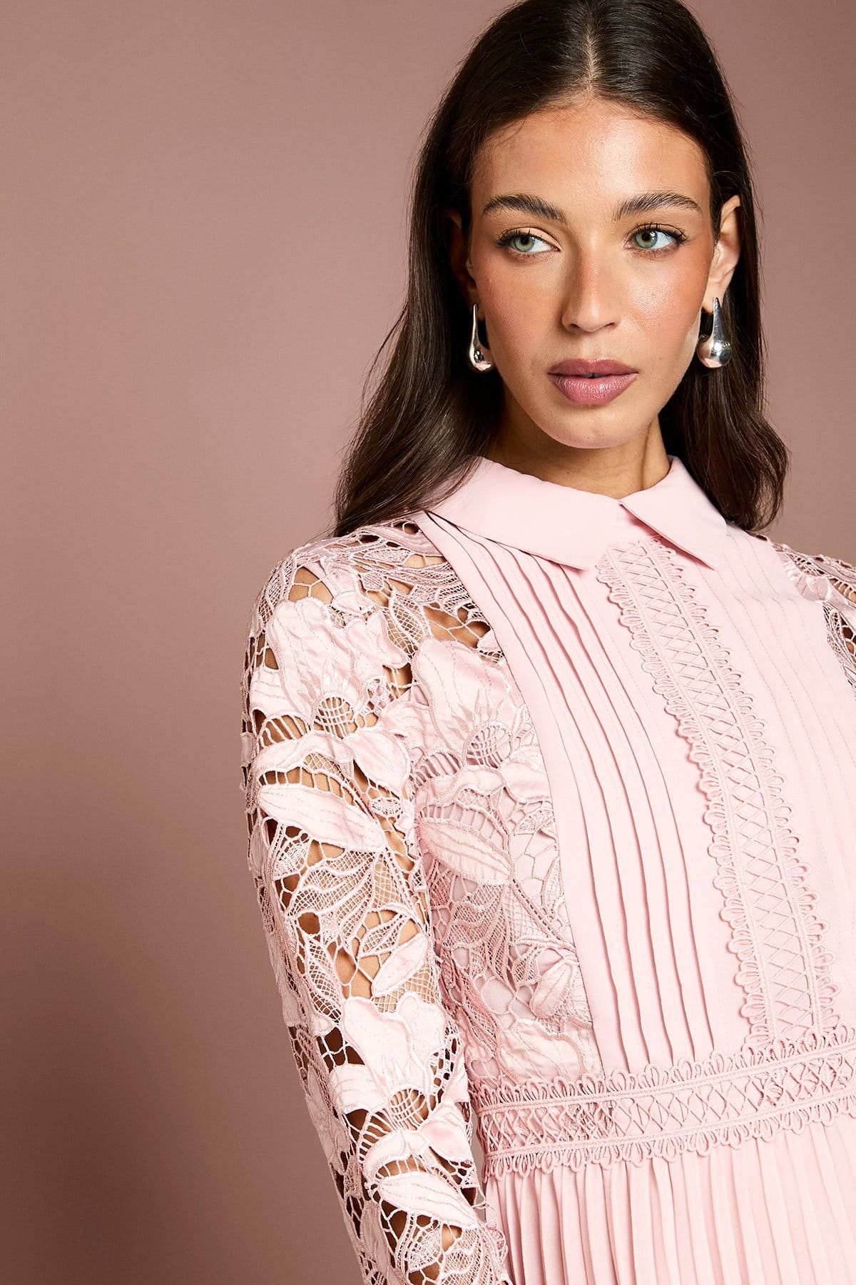 Coast Coast Women's Long Sleeve Lace & Pleated Midi Shirt Dress in Blush - 4