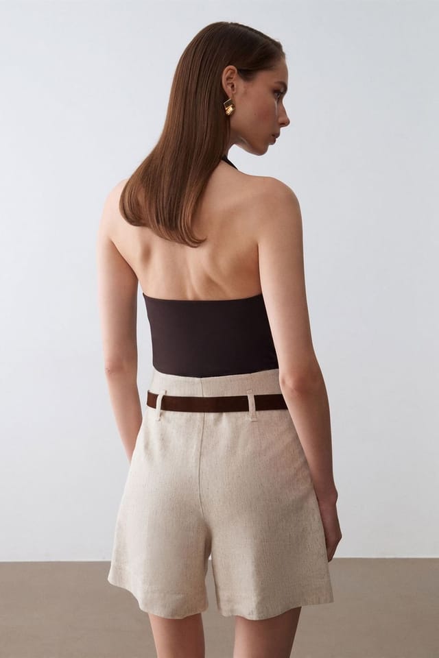 Dilvin Dilvin Women's High-Waist Belted Wide-Leg Tailored Shorts in Beige - 2