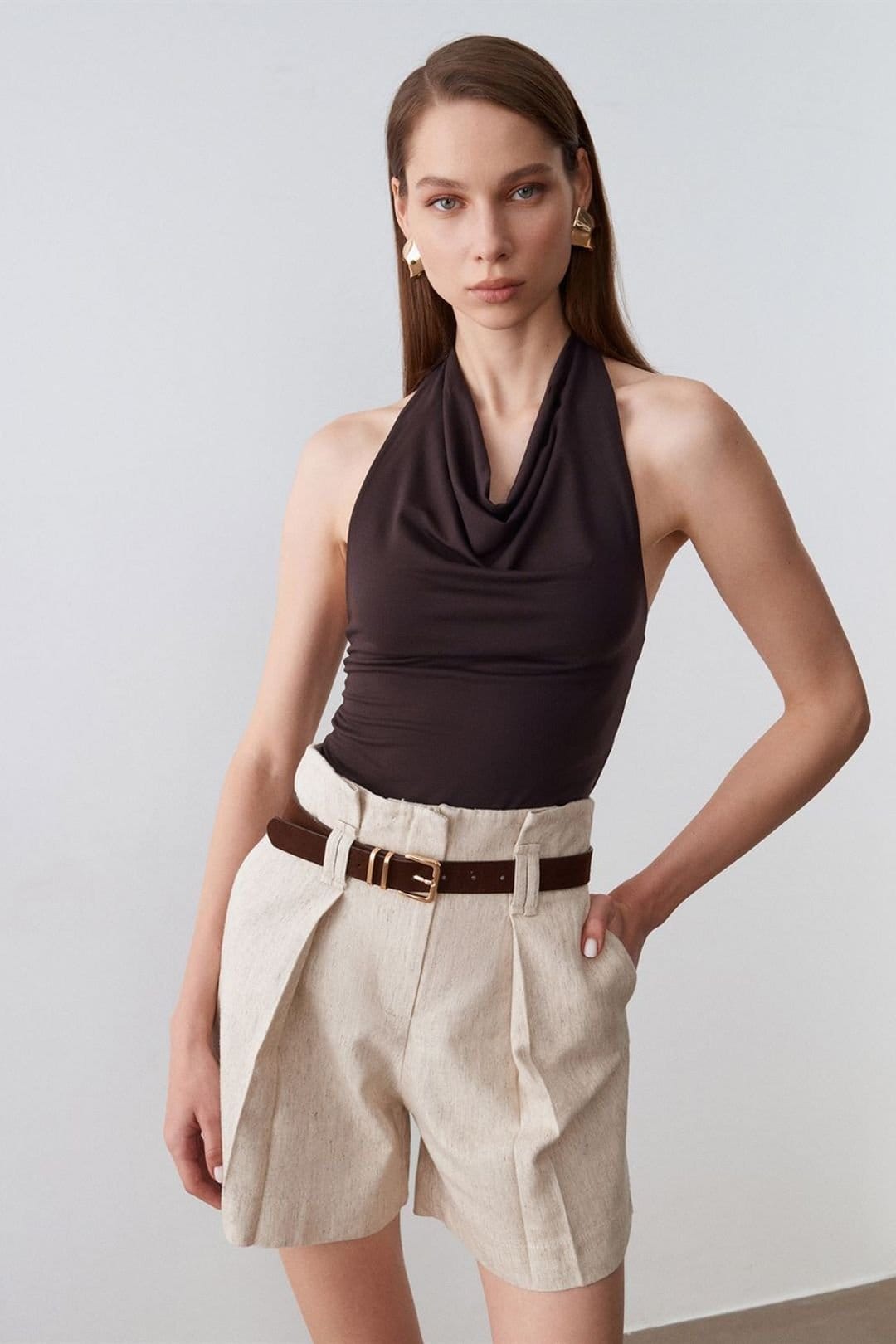 Dilvin Dilvin Women's High-Waist Belted Wide-Leg Tailored Shorts in Beige - 4