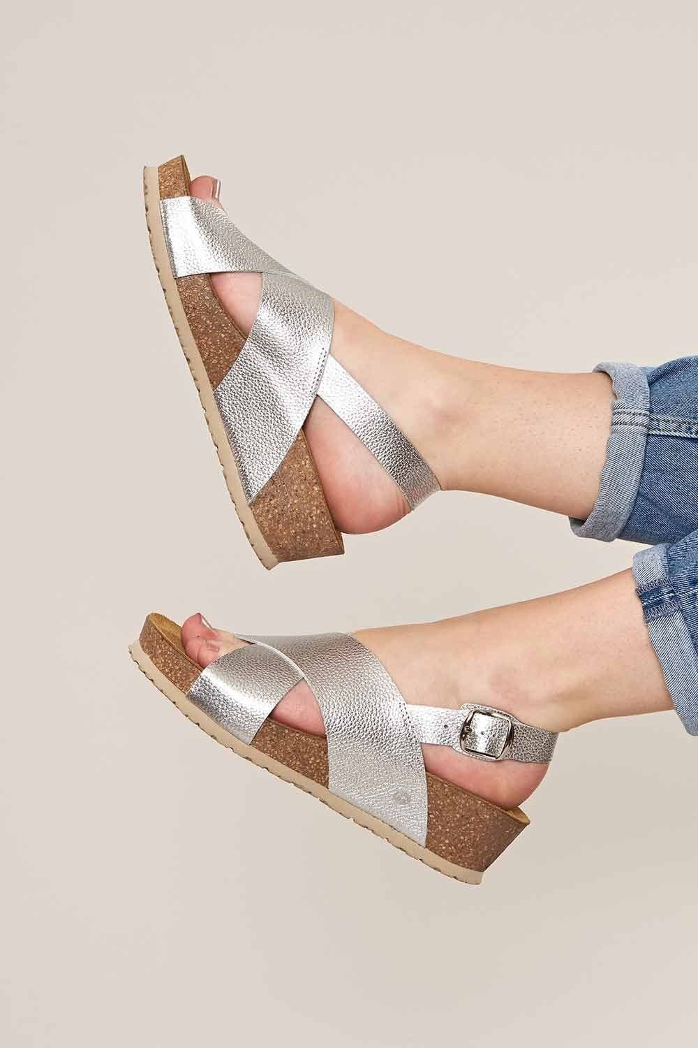 Moshulu Moshulu Women's 'Harlyn' Metallic Silver Sandals