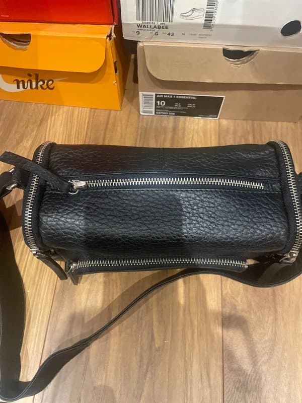 ASOS ASOS real leather camera bag