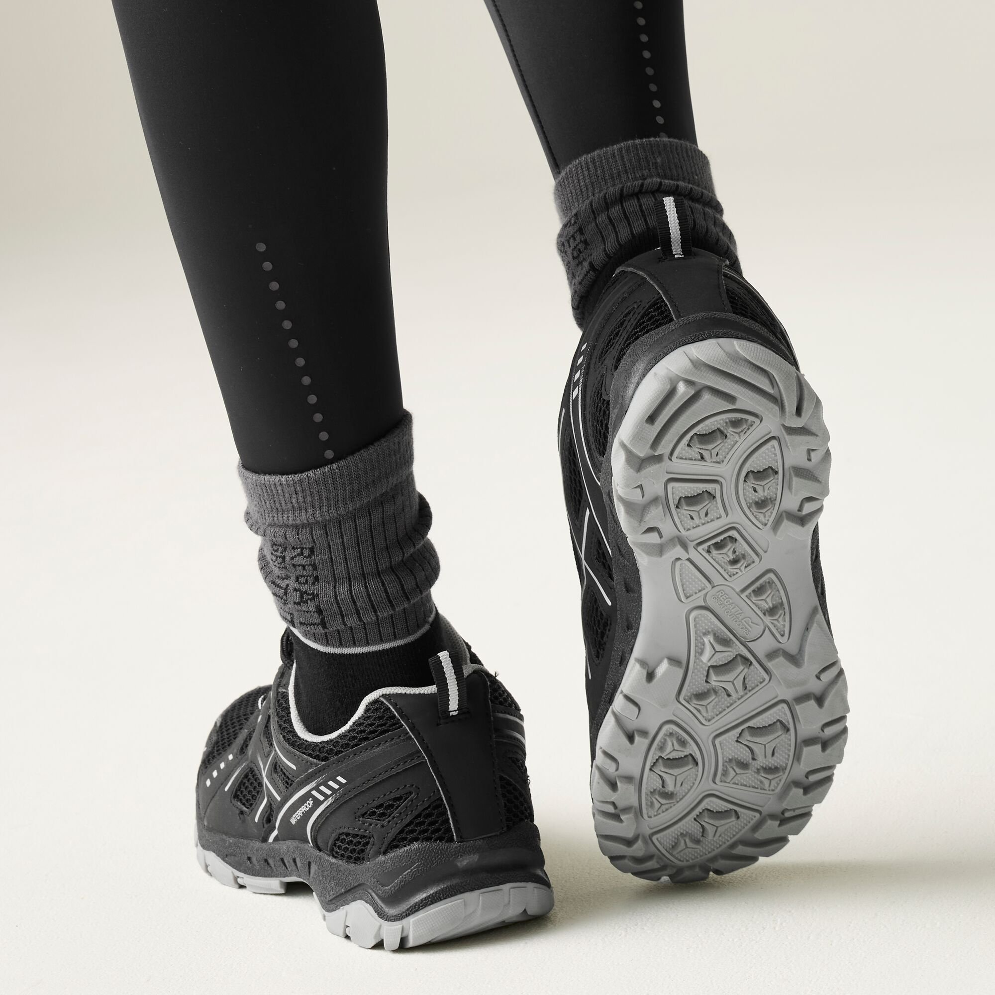 Regatta Regatta Women's Vendeavour Waterproof Walking Shoes in Black - 2