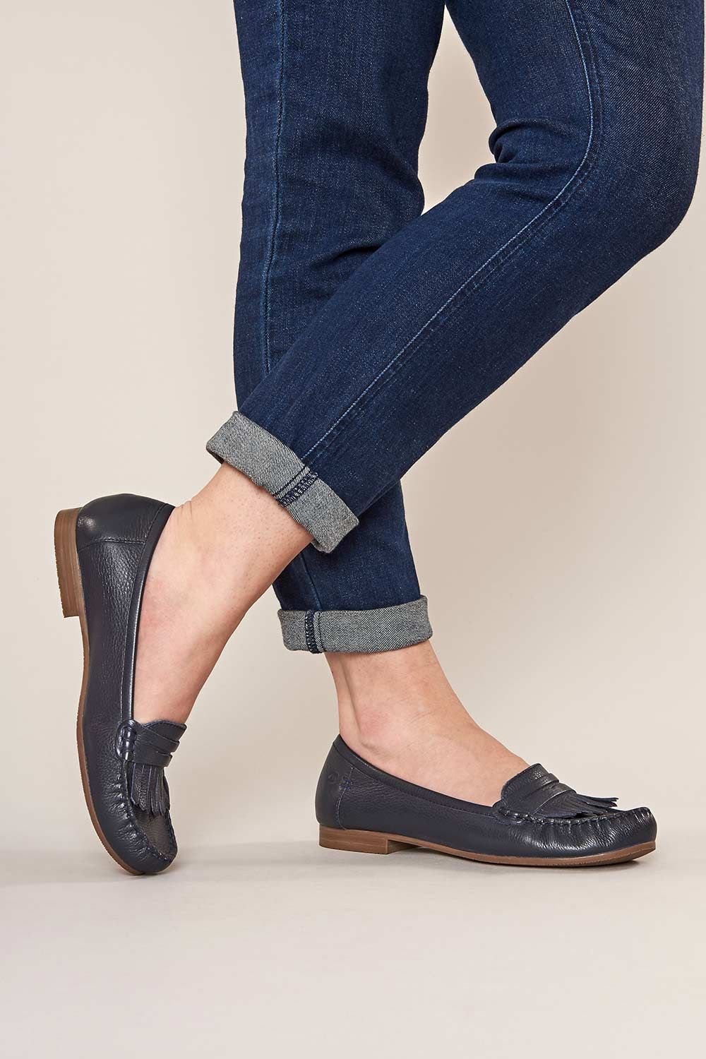 Moshulu Moshulu Women's 'Italian Dressing' Leather Loafers in Indigo - 2