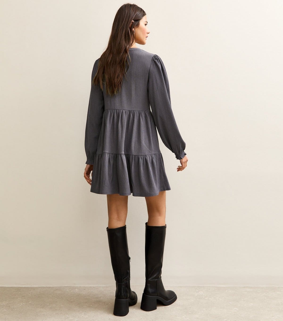 New Look Women's Dark Grey Crinkled Tiered Mini Dress New Look - 4